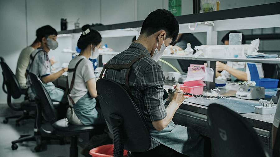 Hướng Dẫn Toàn Diện Về Labo Gia Công Nha Khoa Cho Phòng Khám Mỹ: Chi Phí, Chất Lượng & Tuân Thủ