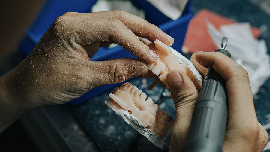 dental-lab-outsourcing-key-trends-for-2025