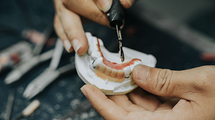 dental-lab-outsourcing-key-trends-for-2025