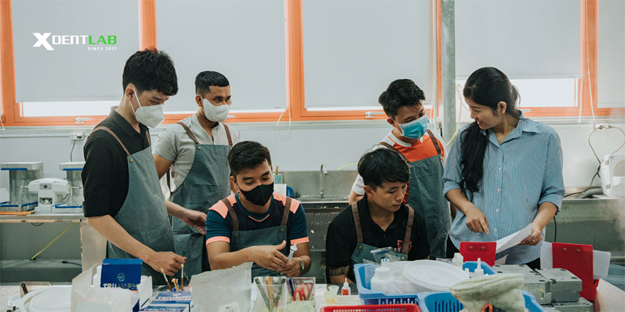 Với năng lực sản xuất đa dạng các loại phục hình tháo lắp, các labo nha khoa Mỹ tin tưởng lựa chọn chúng tôi là đối tác gia công trọn gói cho mọi nhu cầu hàm giả tháo lắp Với năng lực sản xuất đa dạng các loại phục hình tháo lắp, các labo nha khoa Mỹ tin tưởng lựa chọn chúng tôi là đối tác gia công trọn gói cho mọi nhu cầu hàm giả tháo lắp