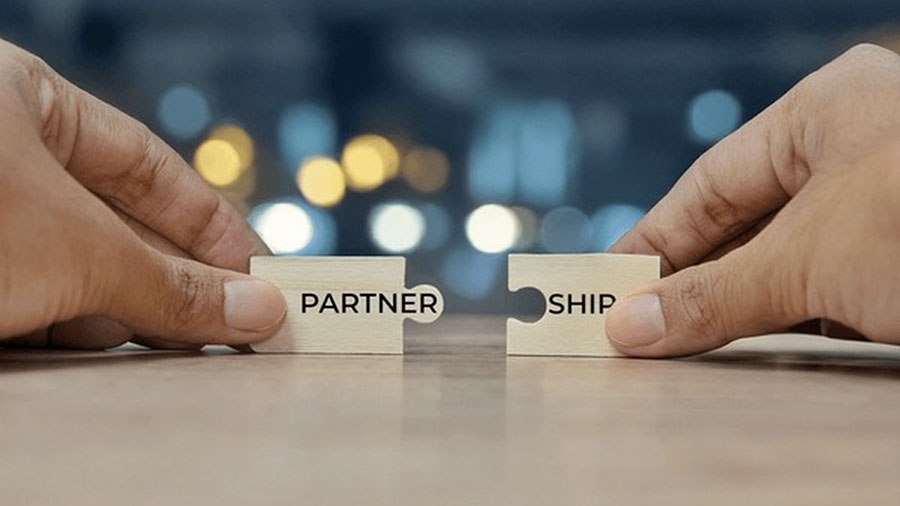 Dental Lab-to-Lab Partnerships: International Models, FDA/ISO Compliance, And KPIs