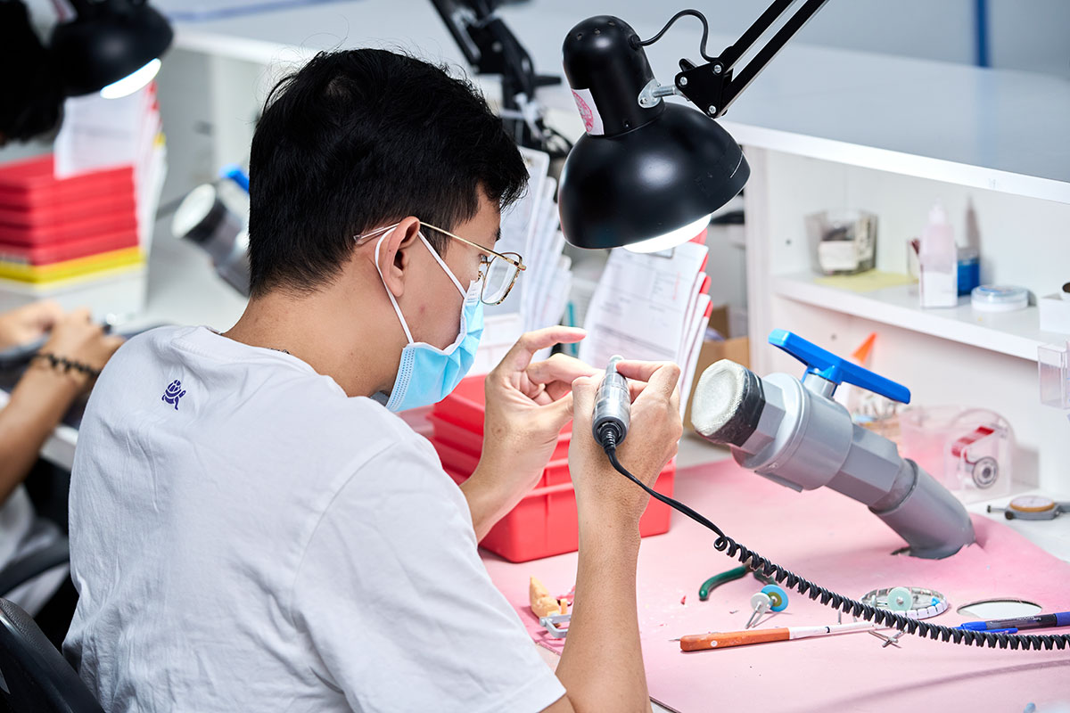 Lợi ích khi gia công labo nha khoa tại châu Á