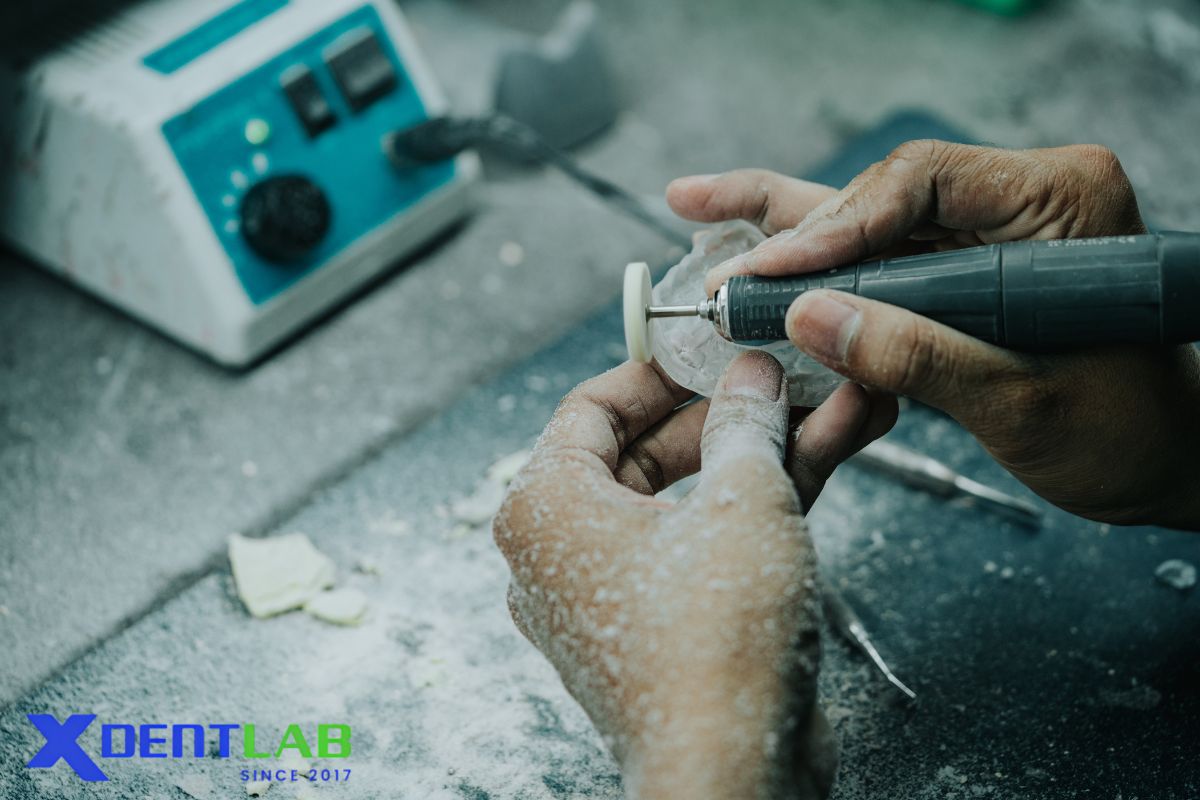 Excessive polishing on the internal surface may compromise adaptation to the dentition, especially in appliances requiring high precision